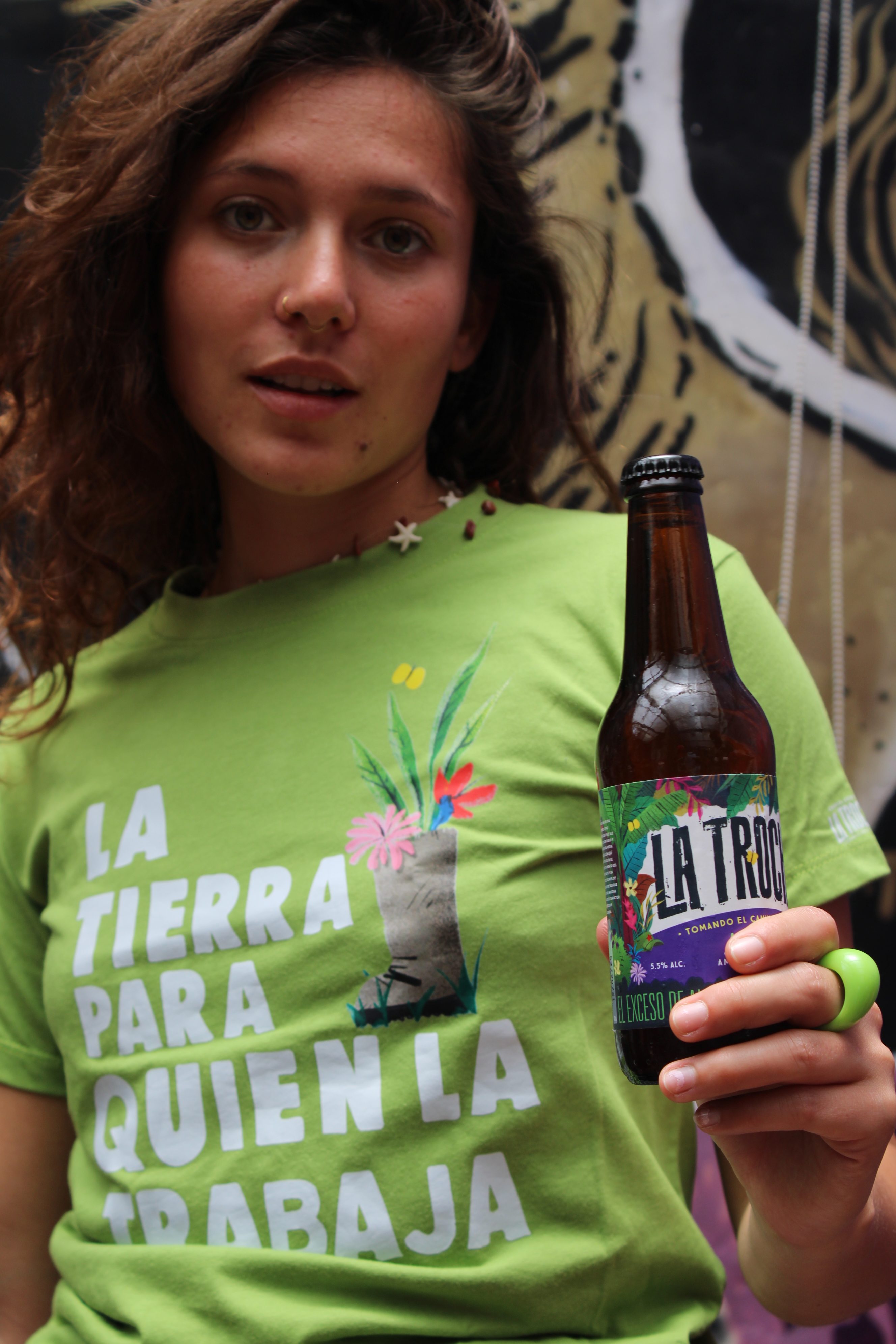 Camiseta La tierra para quien la trabaja